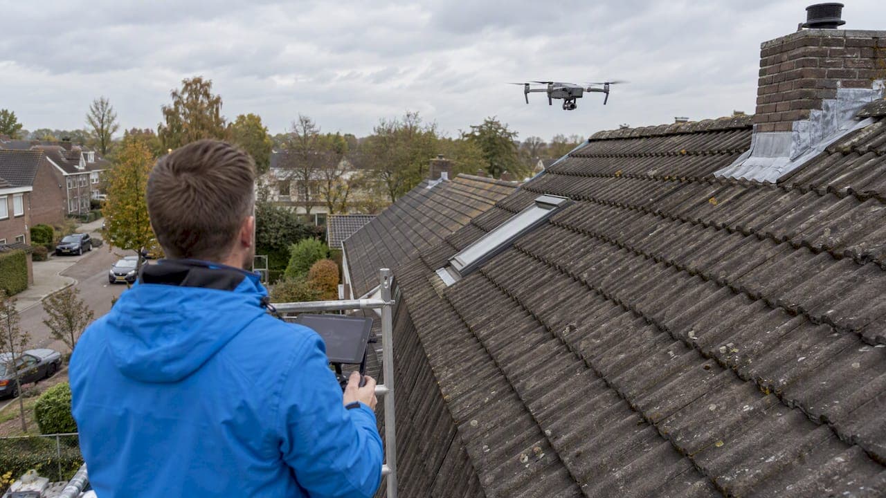 Dakinspectie met een drone: werkwijze, kosten en regels
